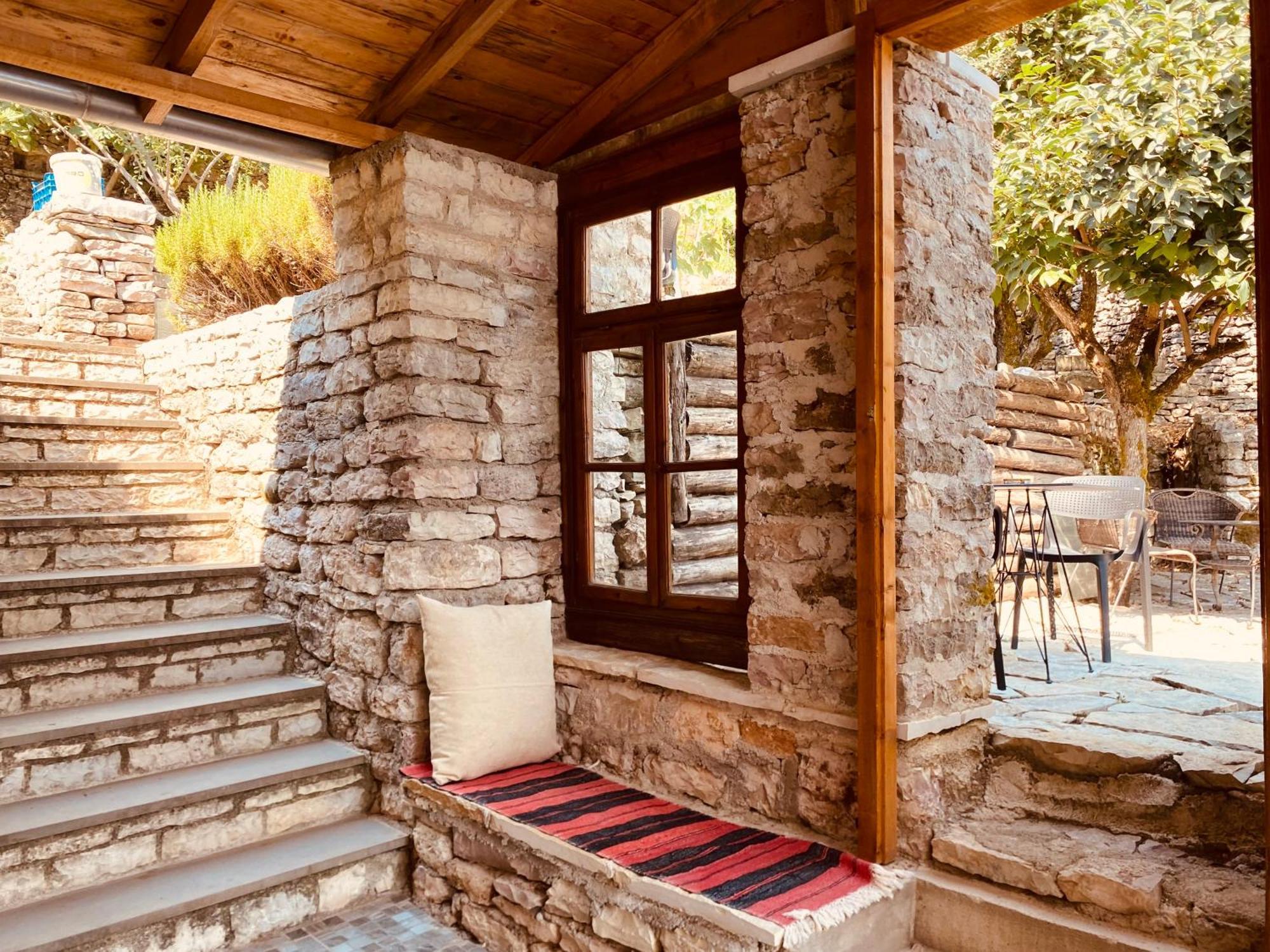Vila Eri Gjirokaster Exterior photo